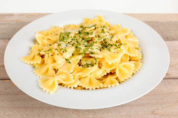 Farfalle mit Soße
