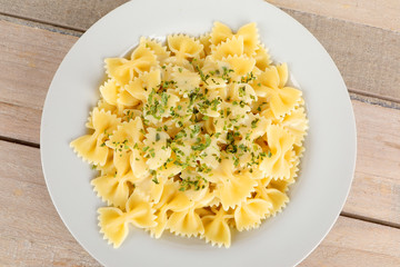 Farfalle mit Soße