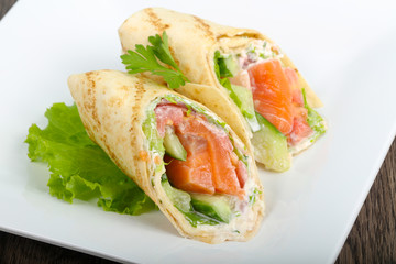 Salmon bread roll