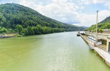 Neckar oberhalb der Schleuse Neckargemünd