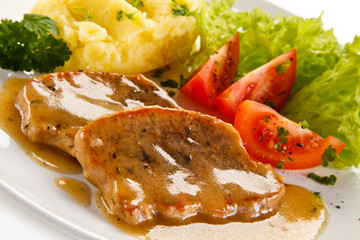 Fried pork chop, puree and vegetables