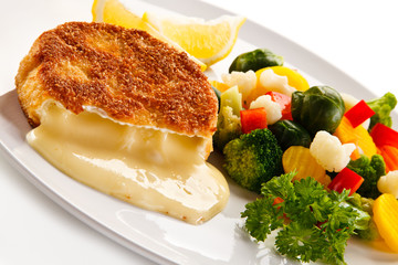Fried camembert and vegetables