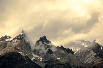 Fototapeta premium Exposed granite peaks battered by the wind