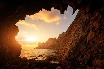Unglaublicher Sonnenuntergang von der Höhle © Ivan Kmit