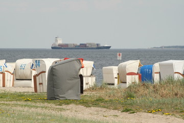 Containerschiff auf der Ostsee