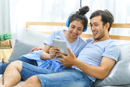 couple-fuck-listen-to-asian-music-online