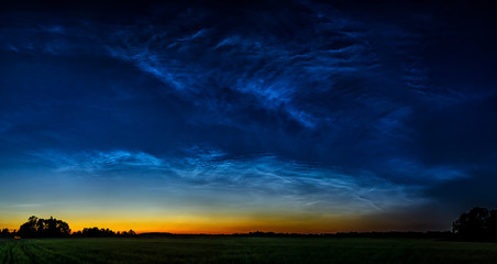 Obraz premium Noctilucent cloud with landscape