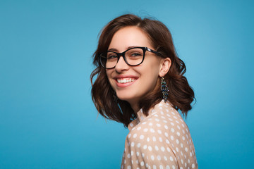 Smiling woman posing in glasses - obrazy, fototapety, plakaty