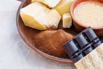 Ingredients for the preparation of organic chocolate: kerob, cocoa butter, honey. Vegan