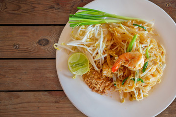 Thai fried noodles with prawn