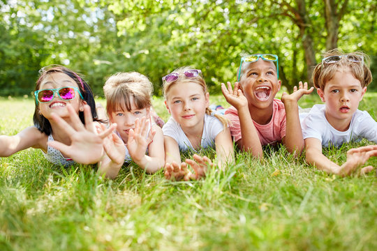 Multikulturelle Kinder haben Spa&szlig;