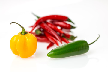 Scharfe Chili Schoten als Freisteller