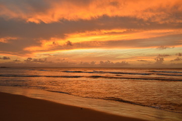 Fototapeta na wymiar coucher de soleil plage