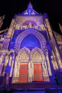 Illuminations de No&euml;l sur le parvis de la Coll&eacute;giale Saint-Thi&eacute;baut &agrave; Thann
