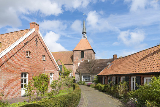 Deutschland, Niedersachsen, Ostfriesland, Krummh&ouml;rn, Warftendorf Rysum.
