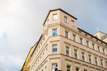 Fototapeta na wymiar corner building in berlin with darken background