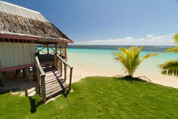 samoa fale bungalov on a beach © Libor