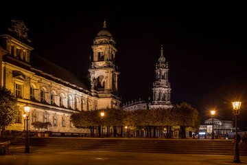 Fototapeta na wymiar Ständehaus Dresden und Hofkirche, Terrassenufer