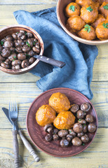 Fototapeta premium Bowl of turkey meatballs with roasted mushrooms