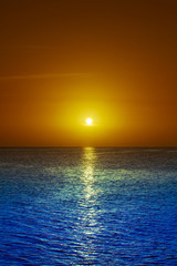 Obraz premium sunset over ocean. Sunset on the beach with beautiful sky. Dramatic sunset