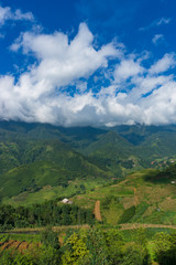 Obraz premium Picturesque summer background of mountain rice terraces
