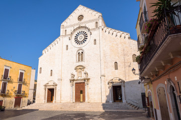 Fototapeta na wymiar Facade of the Bari Cathedral