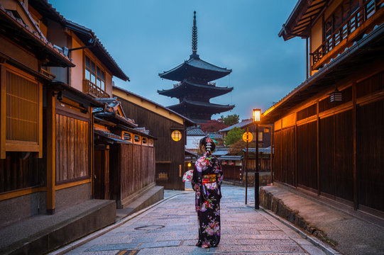 Asian woman wearing japanese traditional kimono at Yasaka Pagoda, Kyoto, Japan