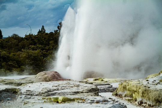 puhut geyser new zealand