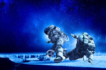 Fototapeta premium Astronaut play soccer game