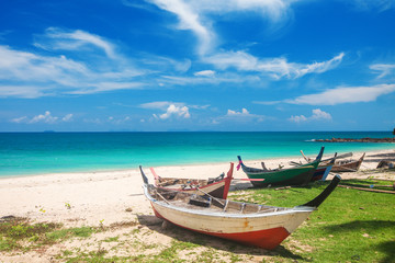 Plakat beach and fishing boat, koh Lanta, Thailand