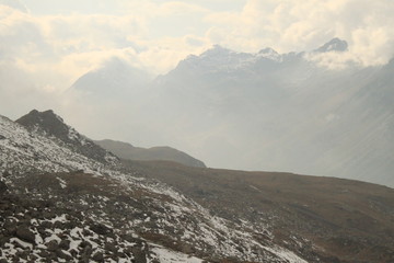 Fototapeta na wymiar Hochalpine Bergwelt im Oberengadin (Murtel)