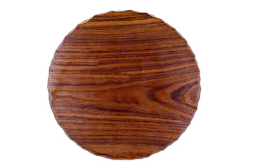 Rundes Holzbrett, Schneidebrett dunkelbraun isoliert auf wei&szlig;em Hintergrund