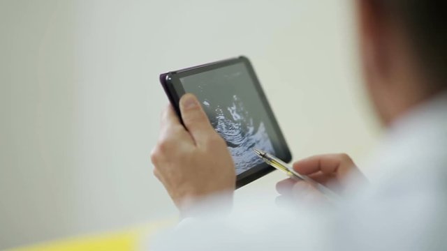 Doctor shows a picture of an ultrasound on a tablet to a pregnant woman