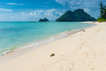 Fototapeta na wymiar beautiful view of the beach Poda island in Thailand and green rocks in the sea