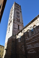Fototapeta na wymiar Campanile de l'église San Frediano à Lucca en Toscane, Italie