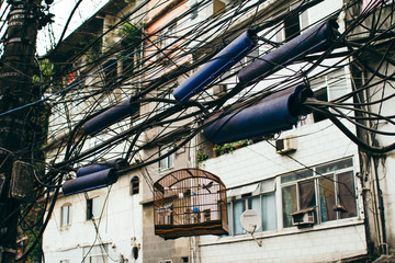 Illegale Stromentnahme in der Rocinha-Favela in Rio de Janeiro