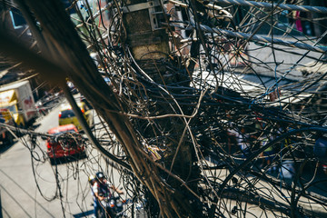 Illegale Stromentnahme in der Rocinha-Favela in Rio de Janeiro