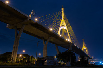 Fototapeta na wymiar Bhumibol Rama 1 Bridge : 夜景・橋・ラマ一世・バンコク