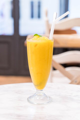 mango smoothies glass