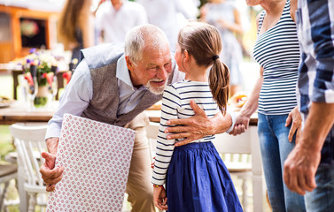 Obraz premium Family celebration or a garden party outside in the backyard.