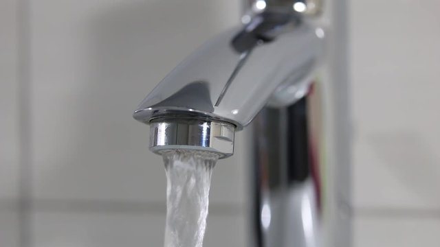 Wasserhahn l&auml;uft