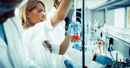 Attractive student of chemistry working in laboratory - obrazy, fototapety, plakaty