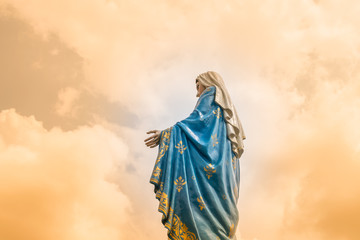 The Virgin Mary statue - obrazy, fototapety, plakaty