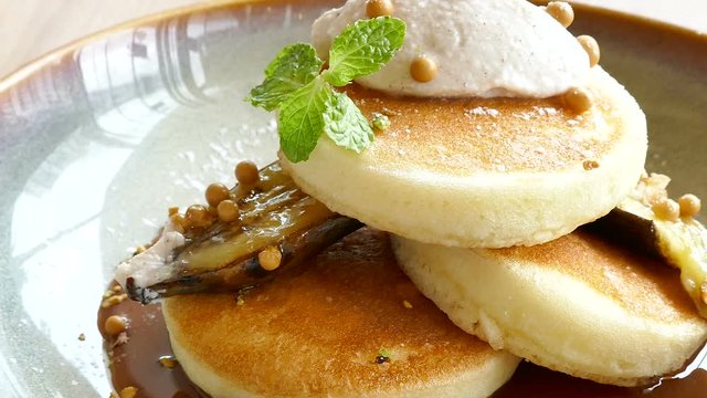 Pancake with banana and cinnamon ricotta
