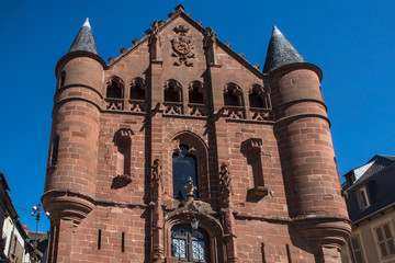 église saint jean  , Vieille ville d' Espalion dans l' Aveyron au bord du Lot , France