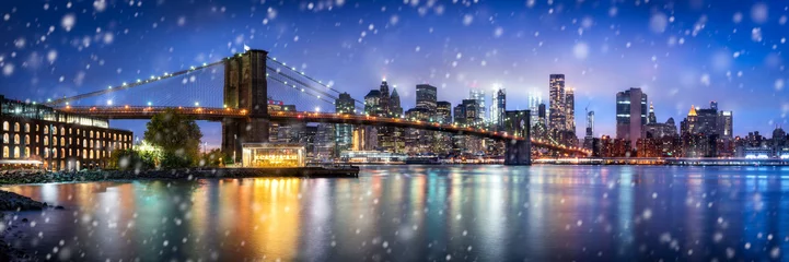 Poster Brooklyn Bridge Panorama im Winter in New York City, VS © eyetronic
