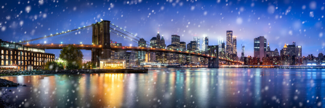 Brooklyn Bridge Panorama im Winter in New York City, USA