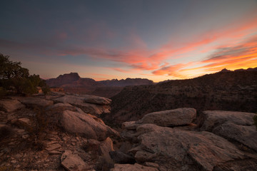 Fototapeta na wymiar Sunrise on the Wire Mesa trail in Southern Utah