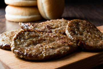 Hamburger Patties with Sandwich Bread 