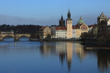 Fototapeta na wymiar malerische Altstadt von Prag mit der berühmten Karlsbrücke, Tschechische Republik 